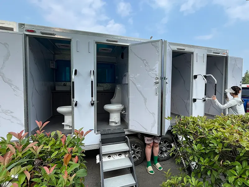 Latrina Trailers