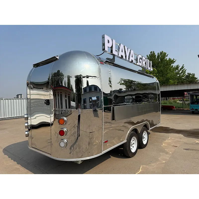 Speculum Poloniae Aliquam Ferro Airstream Trailer